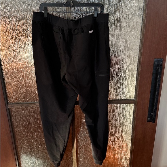 Figs Women's Black Jogger Pants in black size XL tall. - Picture 8 of 8